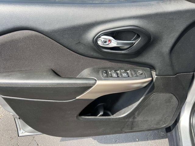 Used 2017 Jeep Cherokee Latitude w/ Safety/Convenience Group AWD/4WD image 14