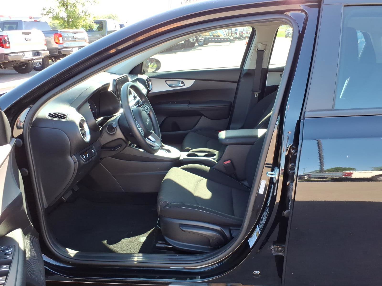 Used 2023 Kia Forte LXS w/ LXS Technology Package FWD image 11