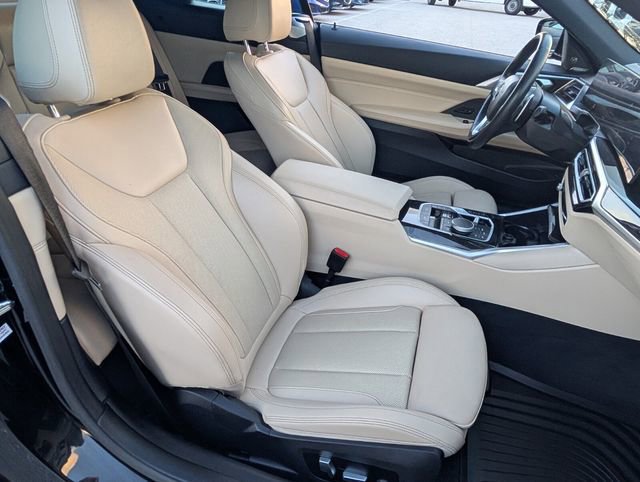Used 2024 BMW 430i Convertible w/ Premium Package image 14