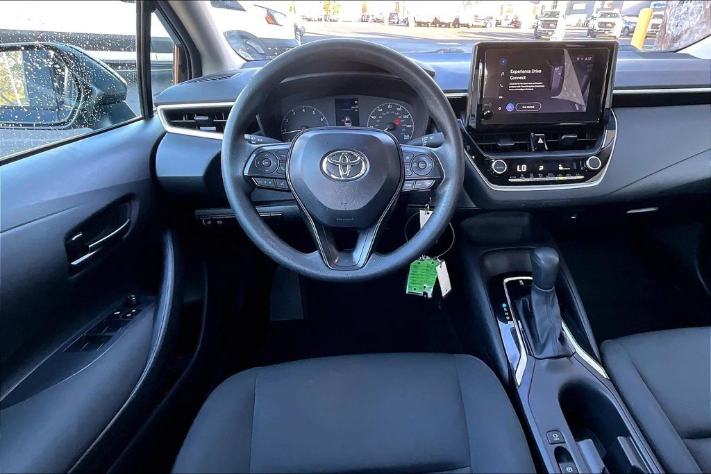 Used 2025 Toyota Corolla LE FWD image 5