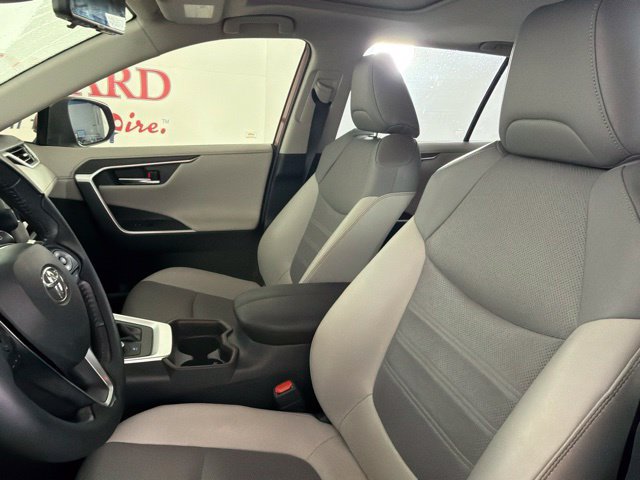 Used 2019 Toyota RAV4 Limited w/ Limited Grade Weather Package AWD/4WD image 19