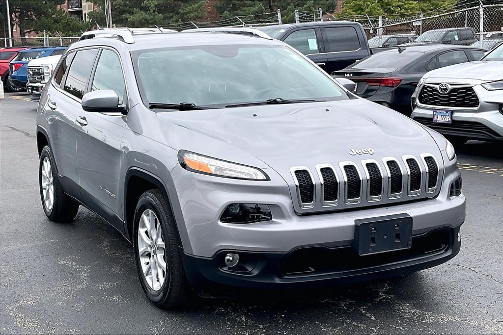 Used 2017 Jeep Cherokee Latitude w/ Safety/Convenience Group FWD image 34