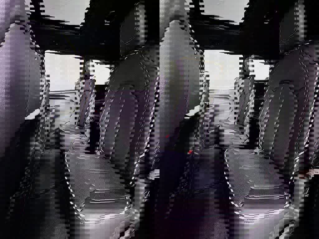 Used 2022 Chrysler Pacifica Limited w/ Uconnect Theater Family Group image 17