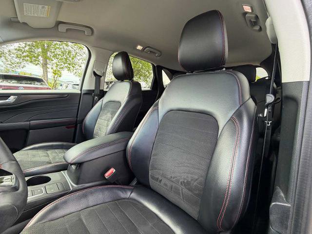 Certified 2022 Ford Escape SEL w/ SEL Stealth AWD Package image 11