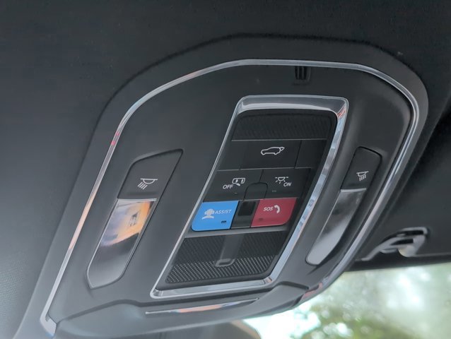 Used 2024 Jeep Wagoneer L Series II image 31