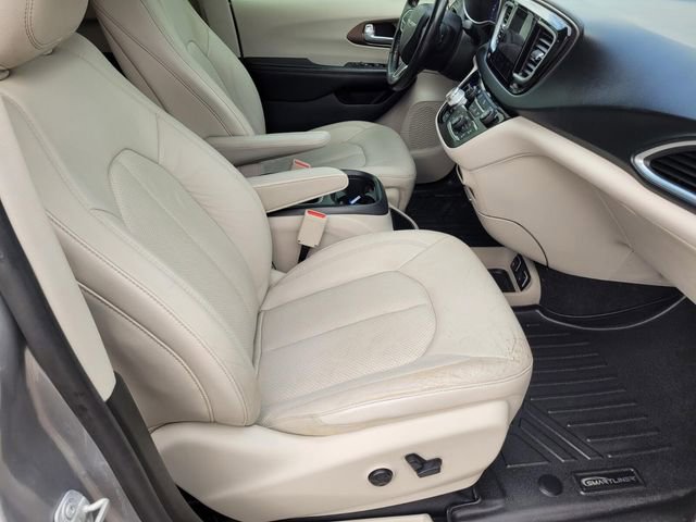 Used 2019 Chrysler Pacifica Touring-L Plus w/ Tire & Wheel Group image 12