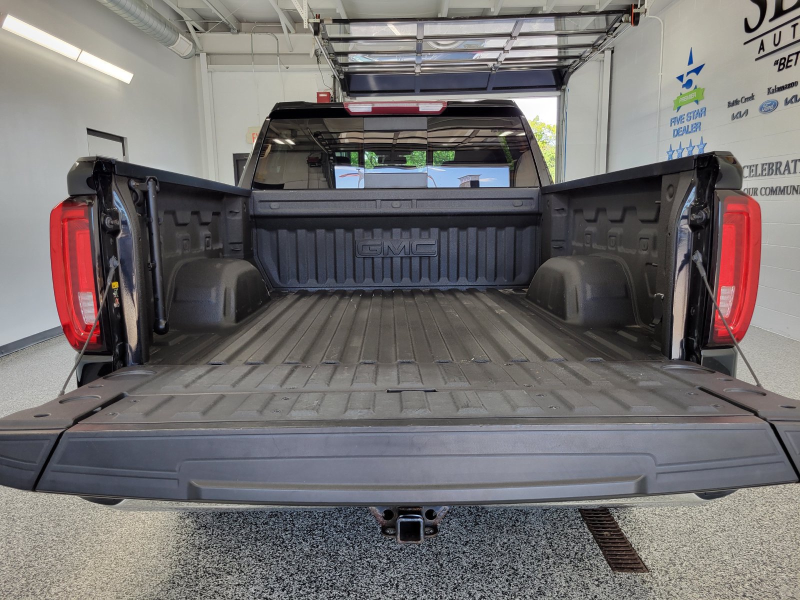 Used 2020 GMC Sierra 1500 SLT w/ SLT Premium Package AWD/4WD image 31