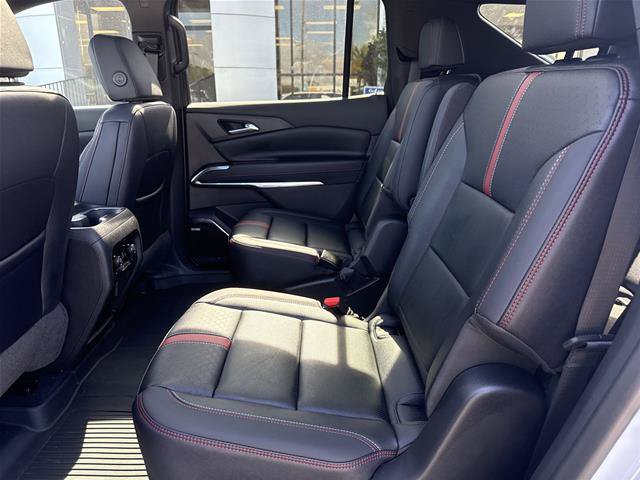 Used 2026 Chevrolet Traverse RS w/ LPO, Floor Liner Package FWD image 5