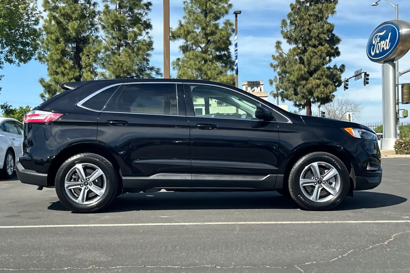 Certified 2024 Ford Edge SEL w/ Convenience Package AWD/4WD image 9