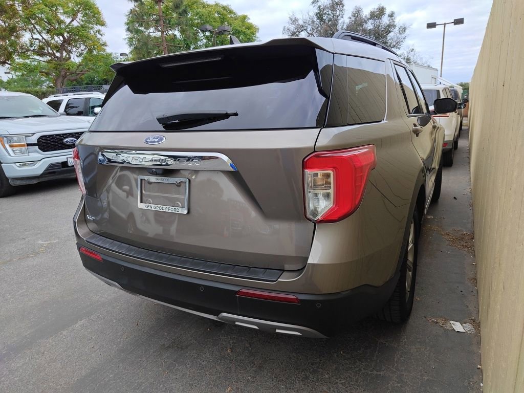 Certified 2021 Ford Explorer XLT w/ Equipment Group 202A RWD image 3