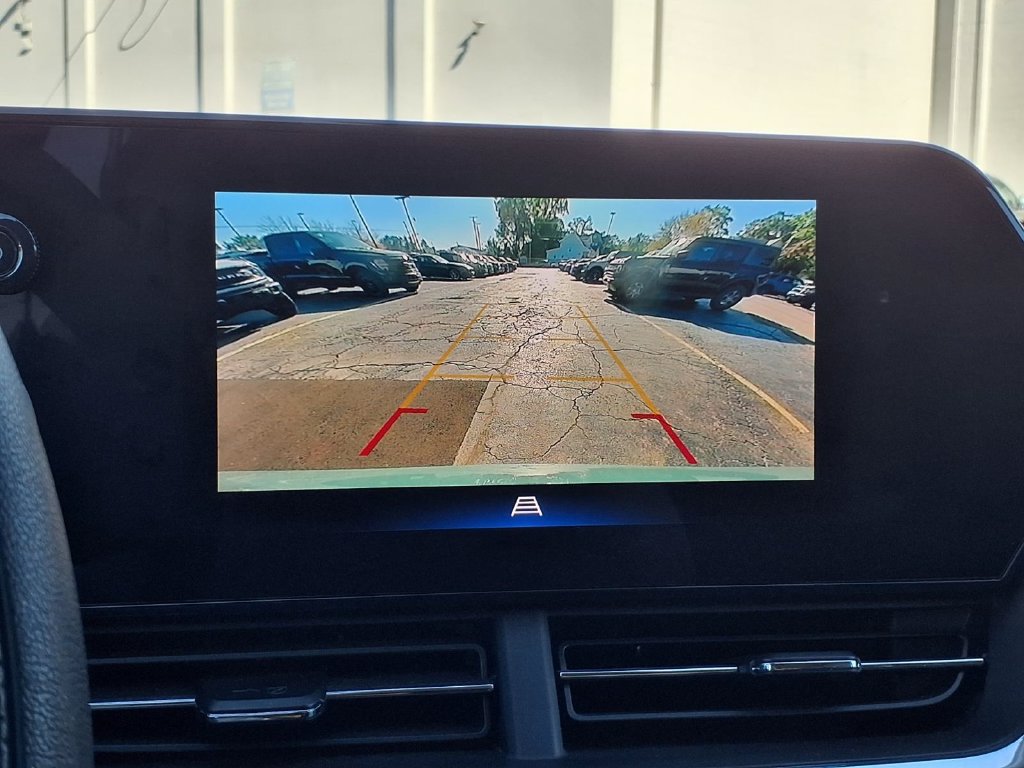 Used 2025 Chevrolet Trax LT FWD image 16