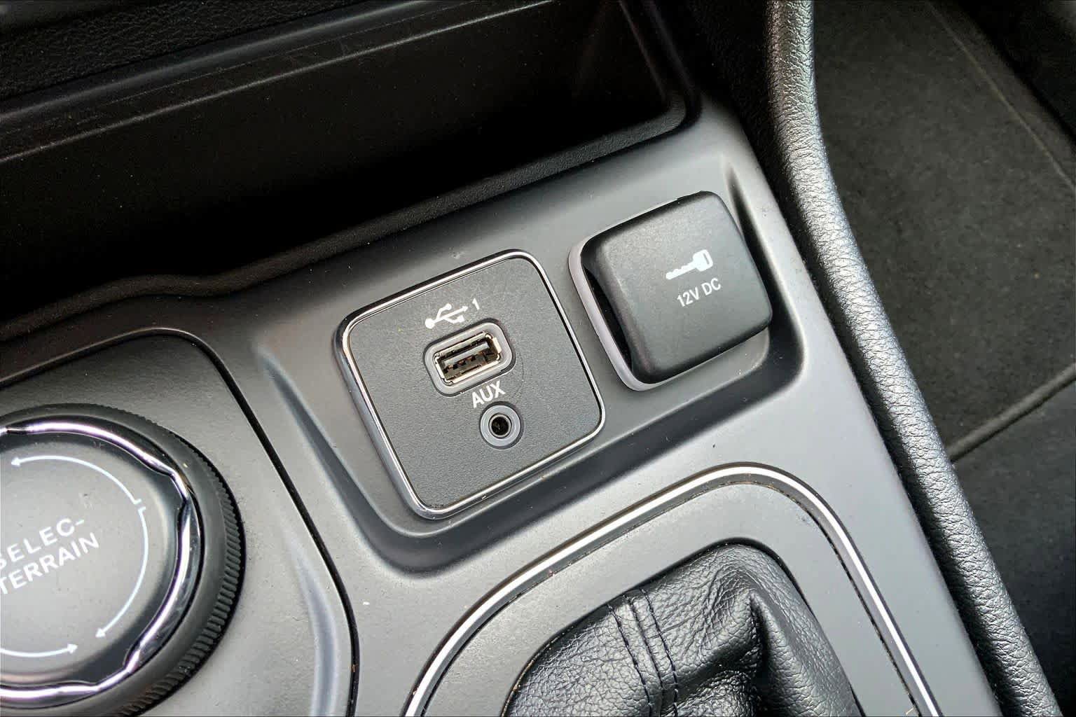 Used 2022 Jeep Cherokee Latitude Lux AWD/4WD image 60