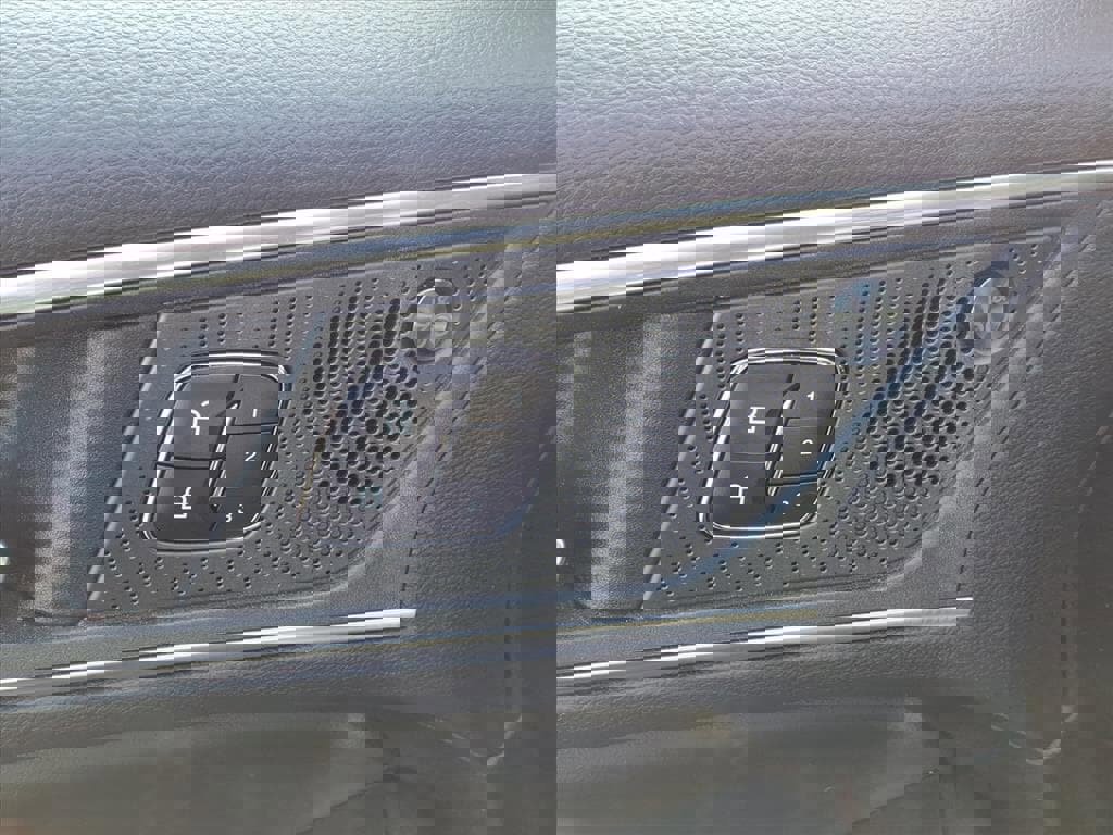 Certified 2024 Ford Edge Titanium image 9