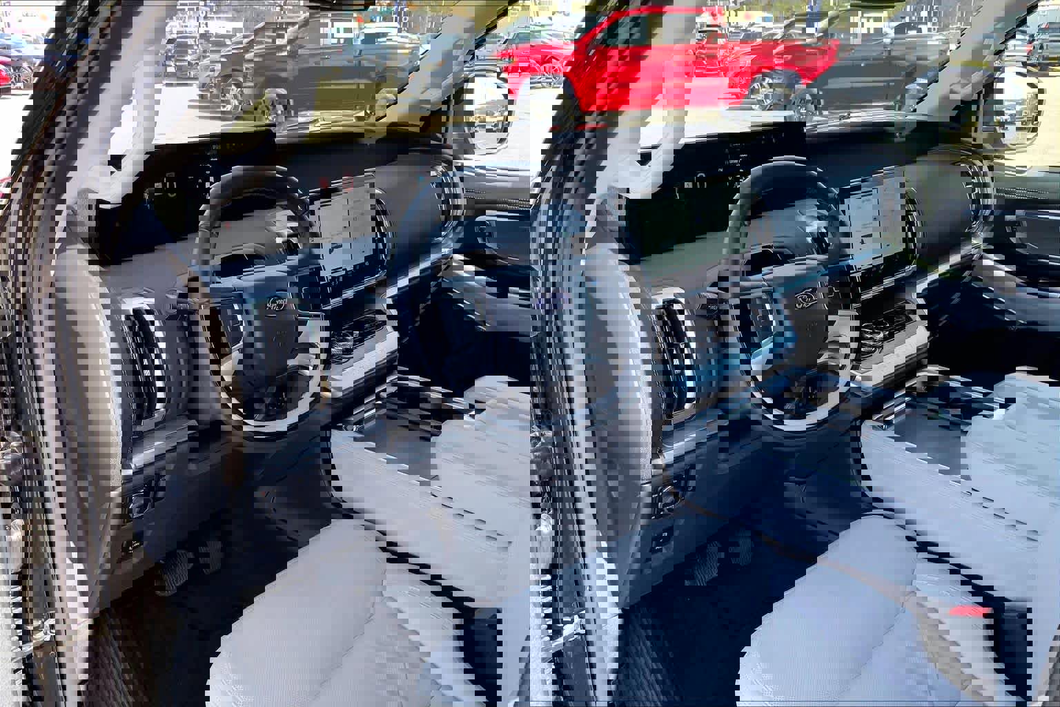 Certified 2025 Ford Expedition Platinum image 18