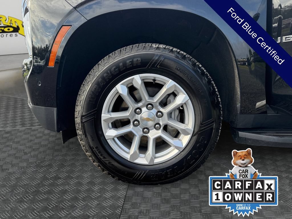 Used 2025 Chevrolet Suburban LT RWD image 19