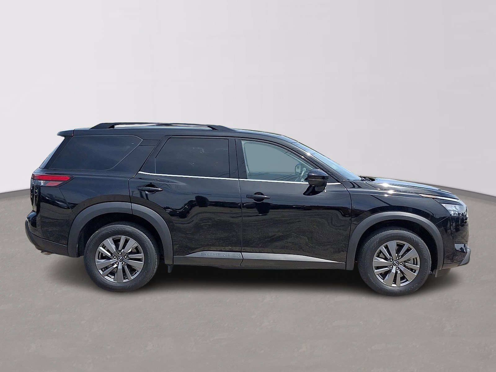 Used 2025 Nissan Pathfinder SV image 7