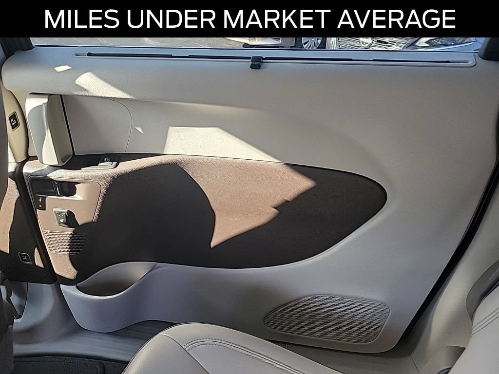 Used 2017 Chrysler Pacifica Touring-L Plus FWD image 15