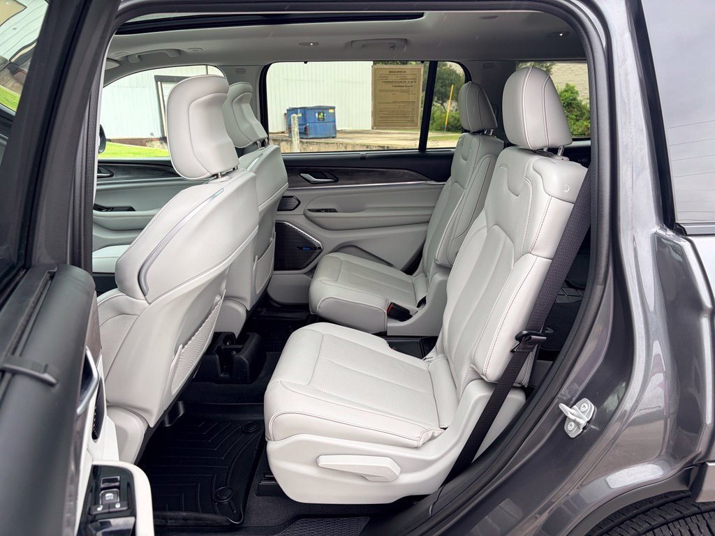 Used 2022 Jeep Grand Cherokee L Overland w/ Advanced Protech Group III AWD/4WD image 27