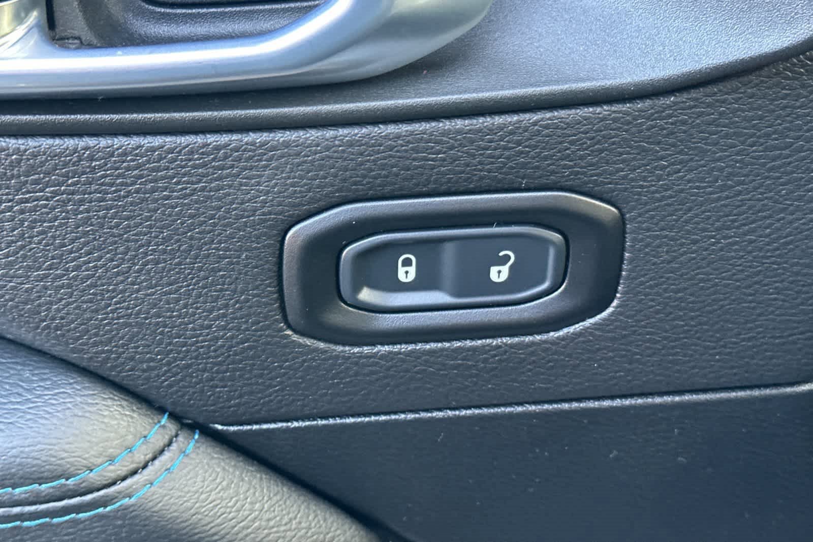 Used 2021 Jeep Wrangler Unlimited Rubicon 4xe w/ Steel Bumper Group image 14