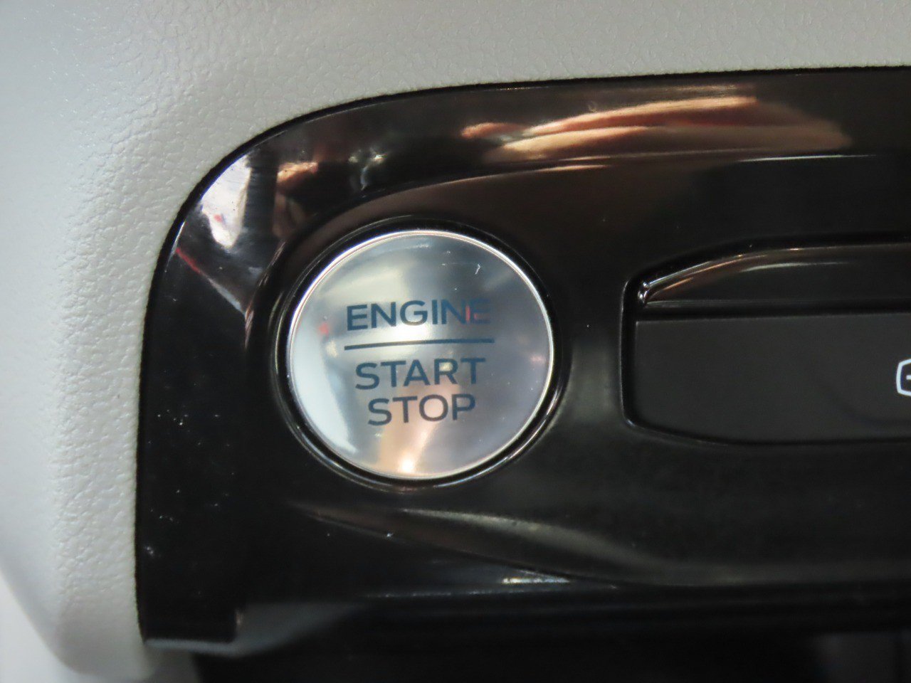 Certified 2025 Ford Escape SE FWD image 30