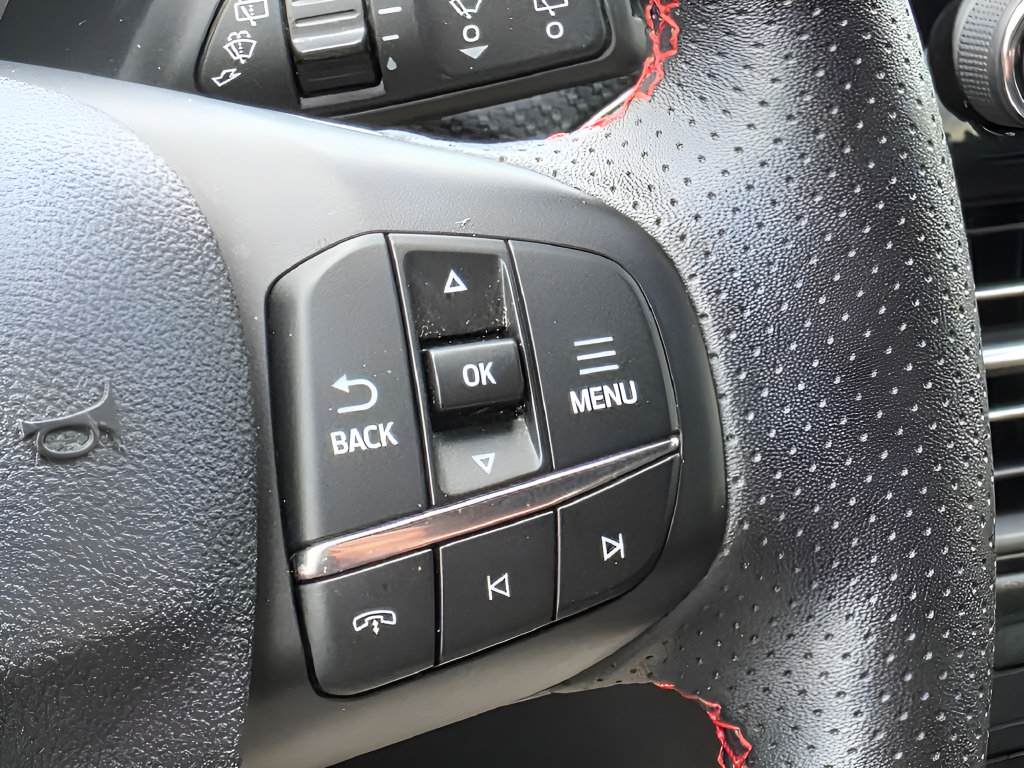Certified 2025 Ford Escape ST-Line Select AWD/4WD image 19
