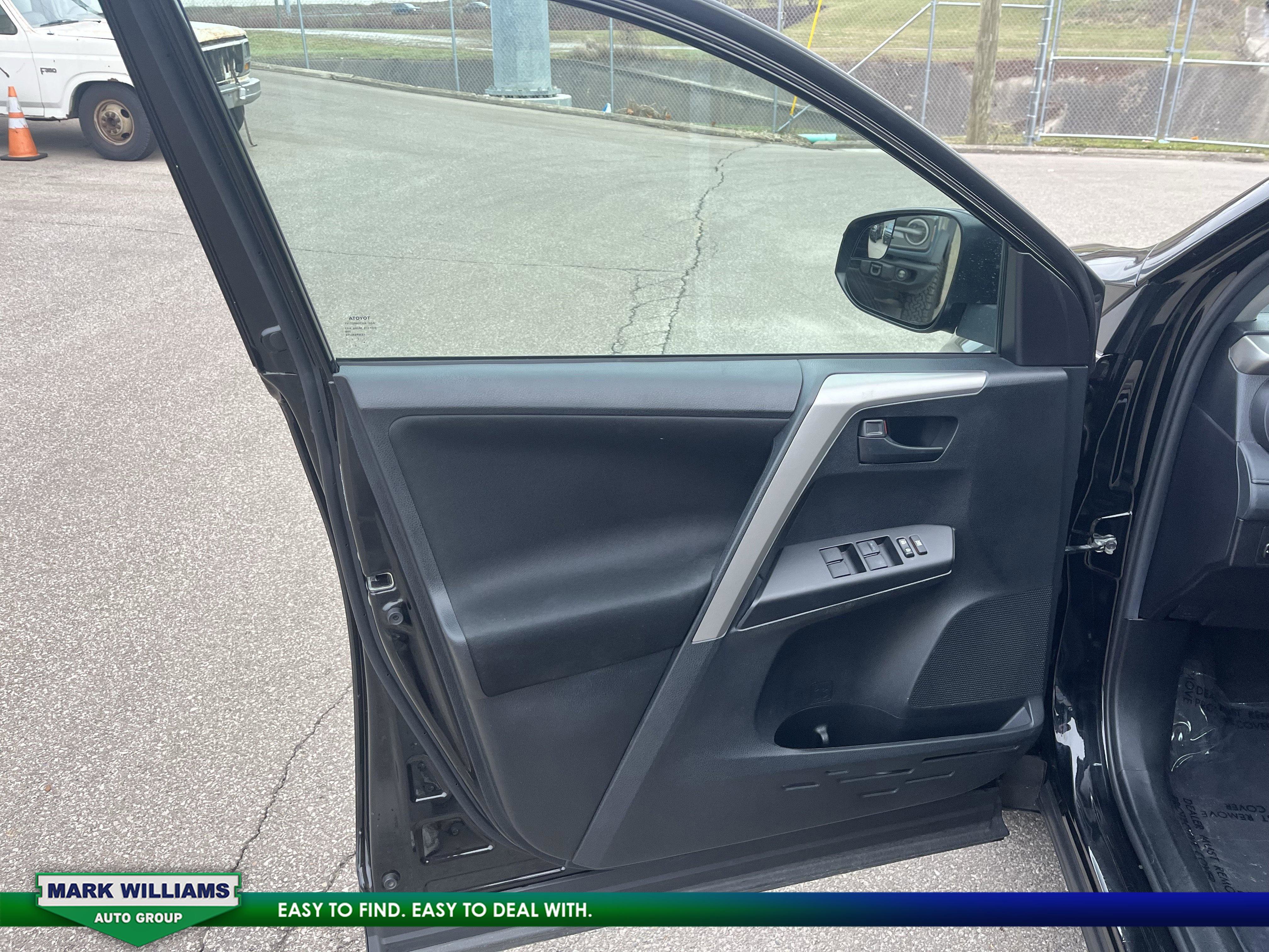 Used 2018 Toyota RAV4 LE image 21