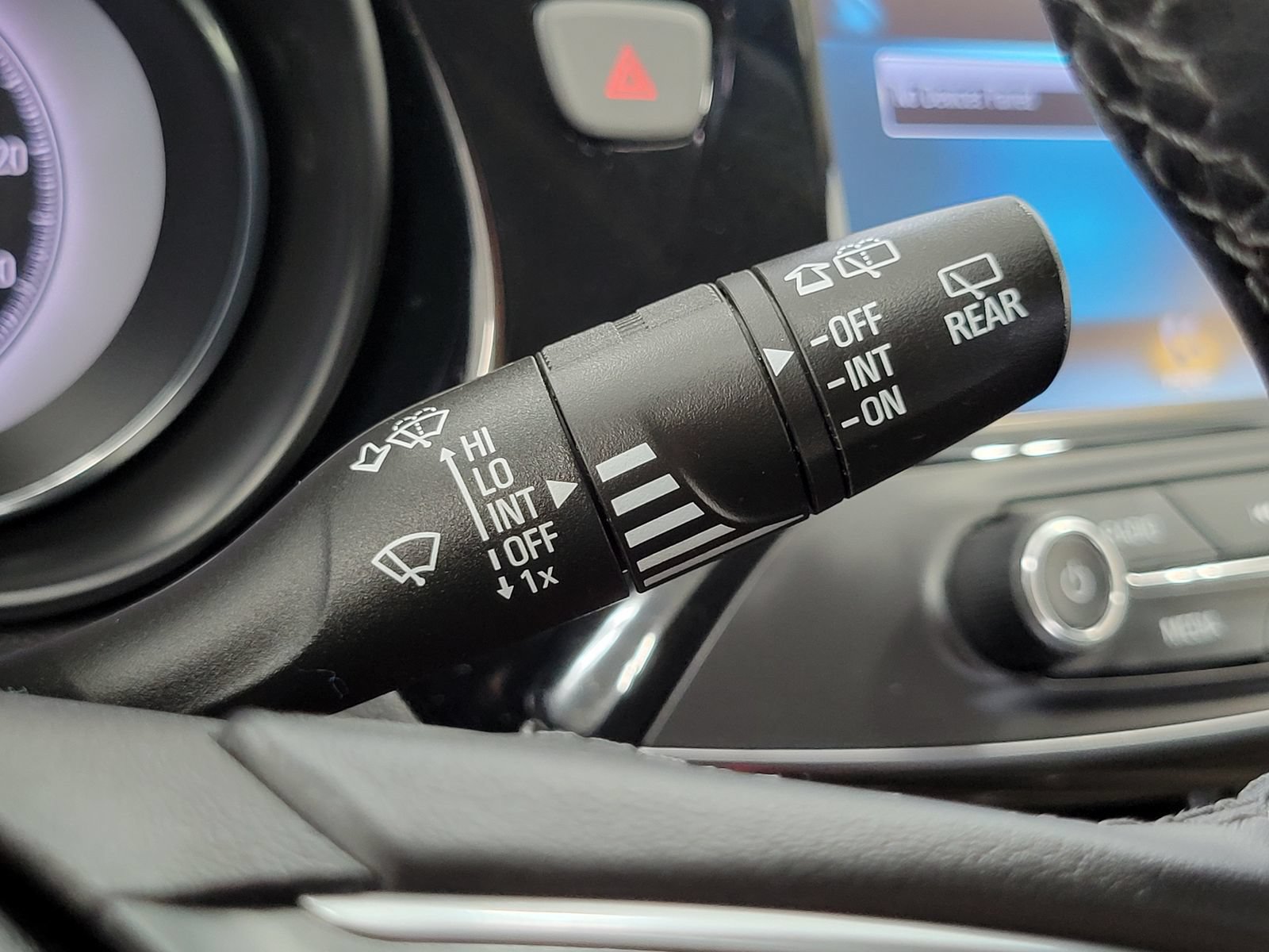 Used 2020 Buick Envision Essence AWD/4WD image 18