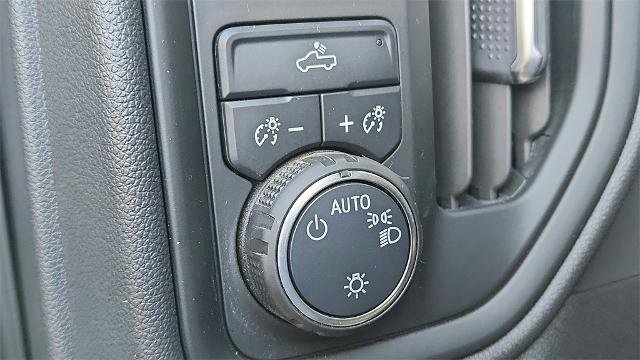 Used 2025 Chevrolet Silverado 1500 Custom image 11