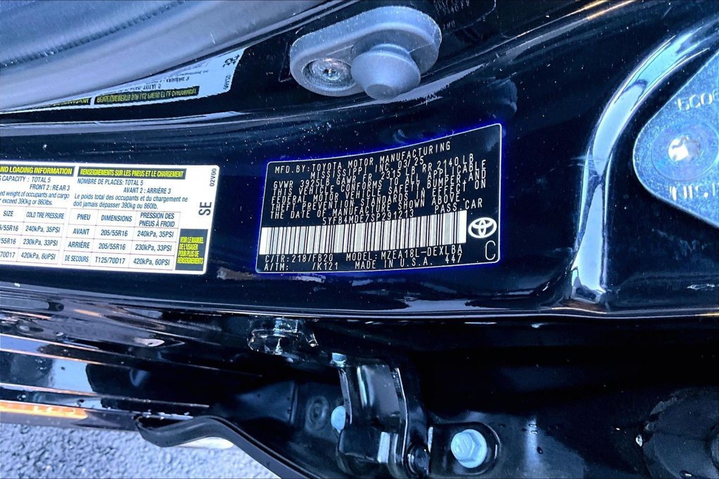 Used 2025 Toyota Corolla LE FWD image 31