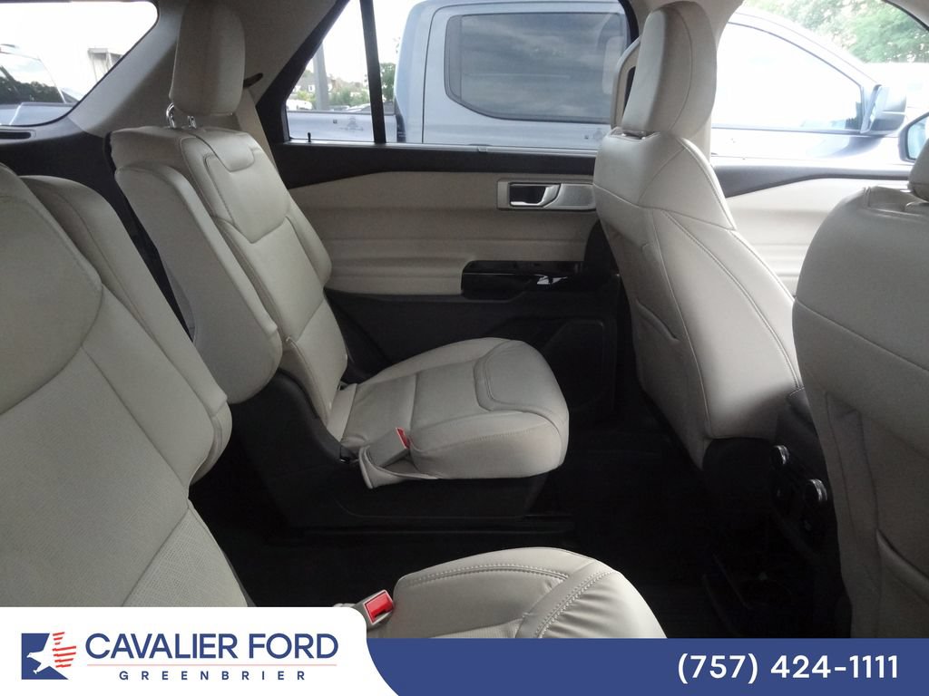Certified 2023 Ford Explorer Platinum w/ Technology Package AWD/4WD image 11