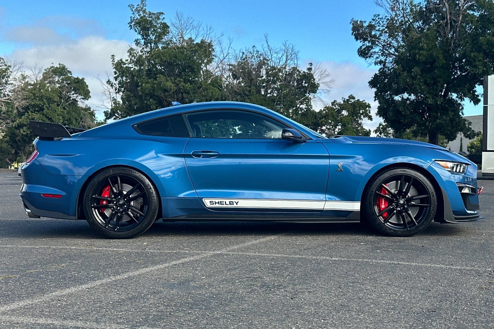 Certified 2020 Ford Mustang Shelby GT500 w/ Technology Package RWD image 2