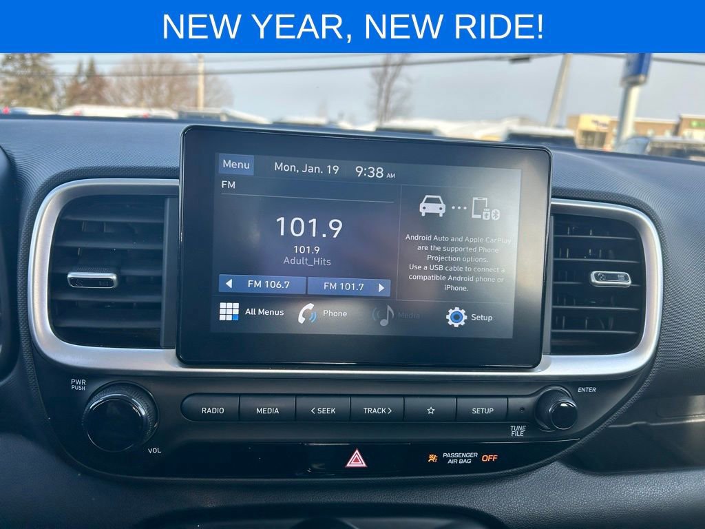 Used 2020 Hyundai Venue SEL image 25