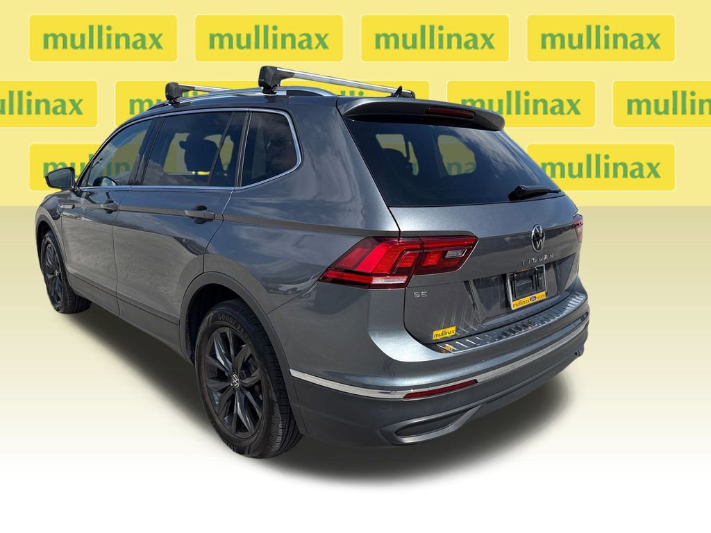Used 2024 Volkswagen Tiguan SE w/ Panoramic Sunroof Package image 4