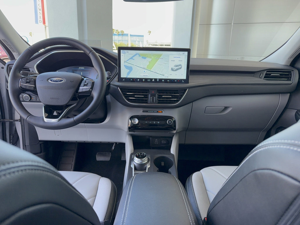 Certified 2025 Ford Escape SE w/ PHEV Premium Package image 27