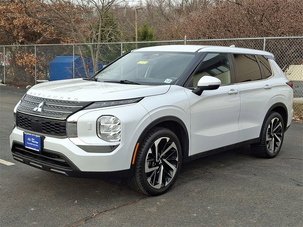 Used 2022 Mitsubishi Outlander ES image 4