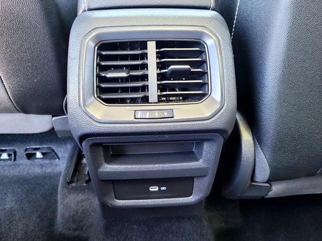 Used 2022 Volkswagen Taos SE w/ Panoramic Sunroof Package FWD image 13
