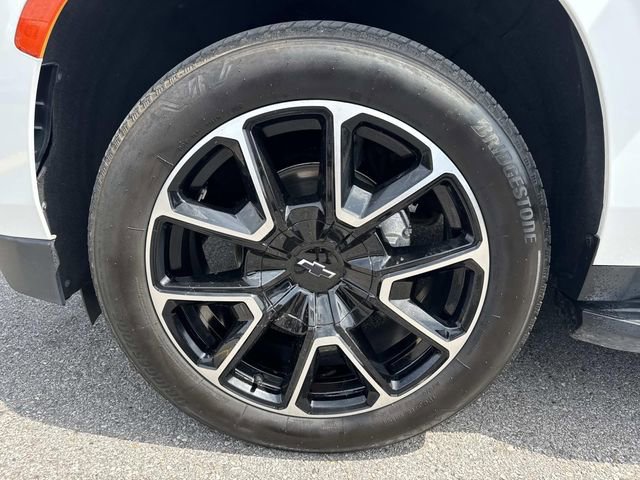 Used 2021 Chevrolet Suburban RST w/ Luxury Package RWD image 9