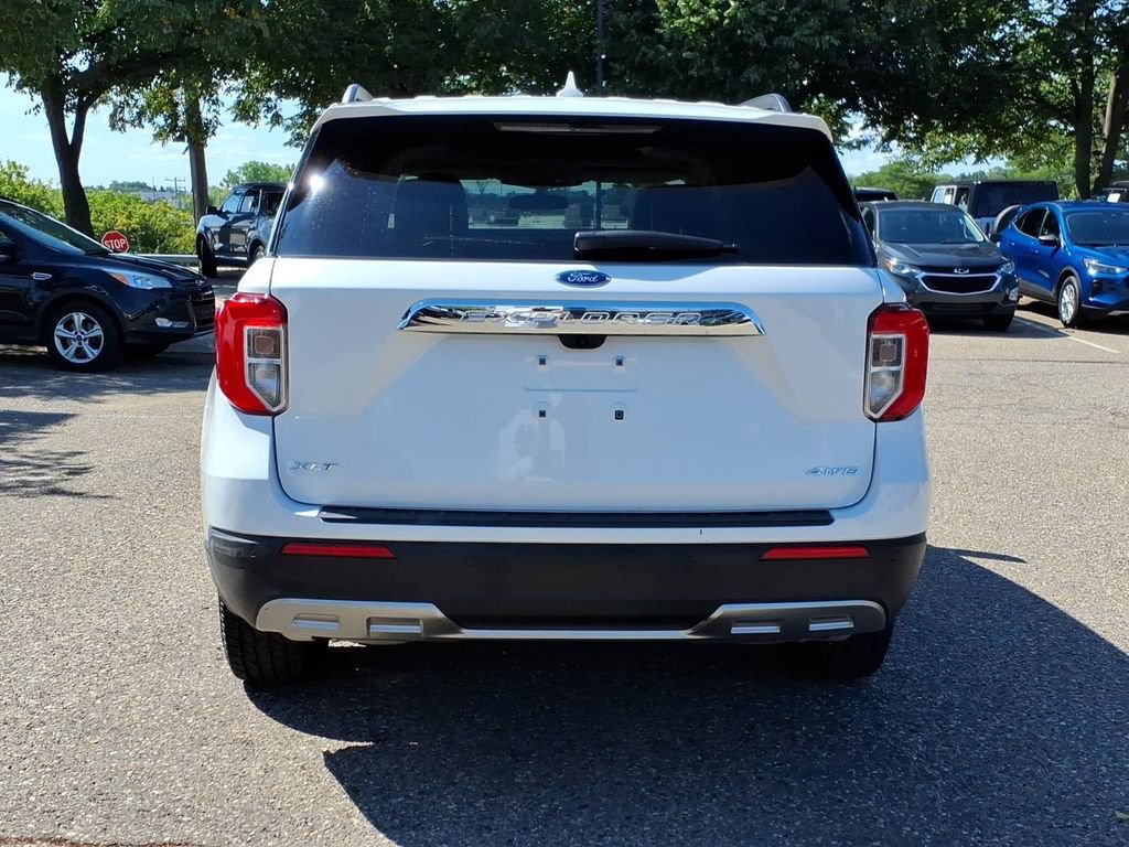 Certified 2023 Ford Explorer XLT w/ Equipment Group 202A AWD/4WD image 4