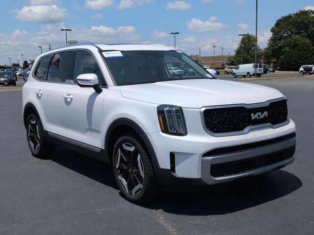 Used 2024 Kia Telluride EX w/ EX Captain's Chair Package FWD image 2