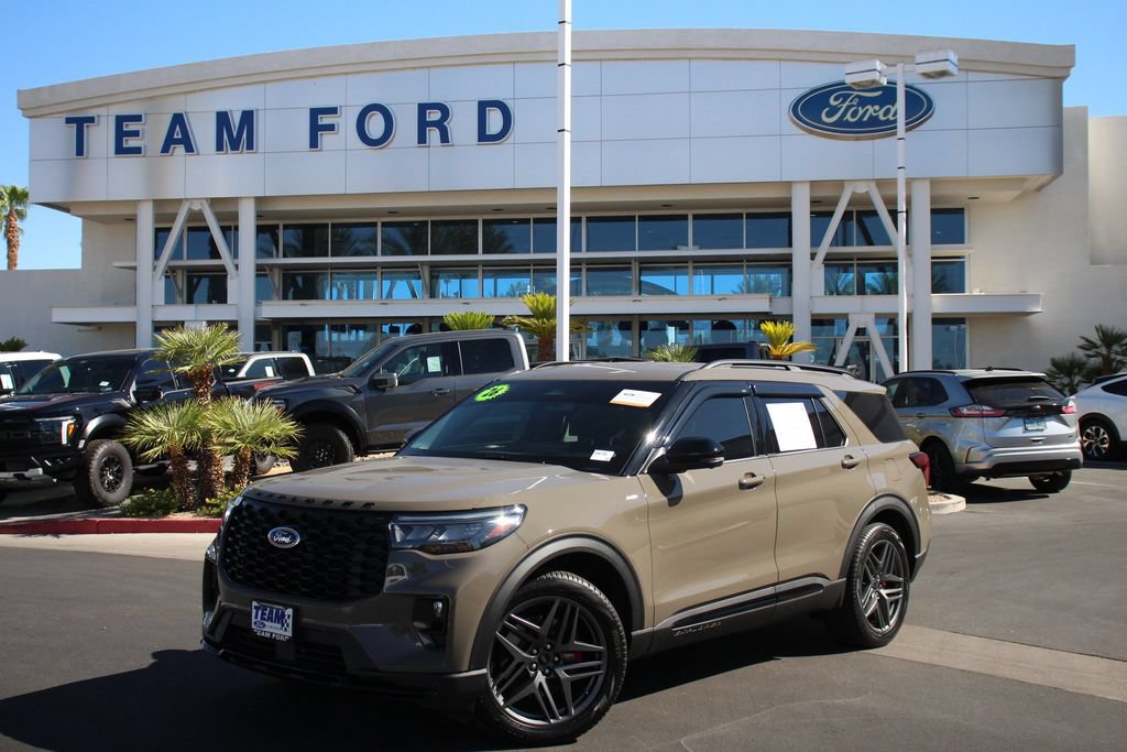 Certified 2026 Ford Explorer ST-Line w/ ST-Line Street Pack RWD image 2