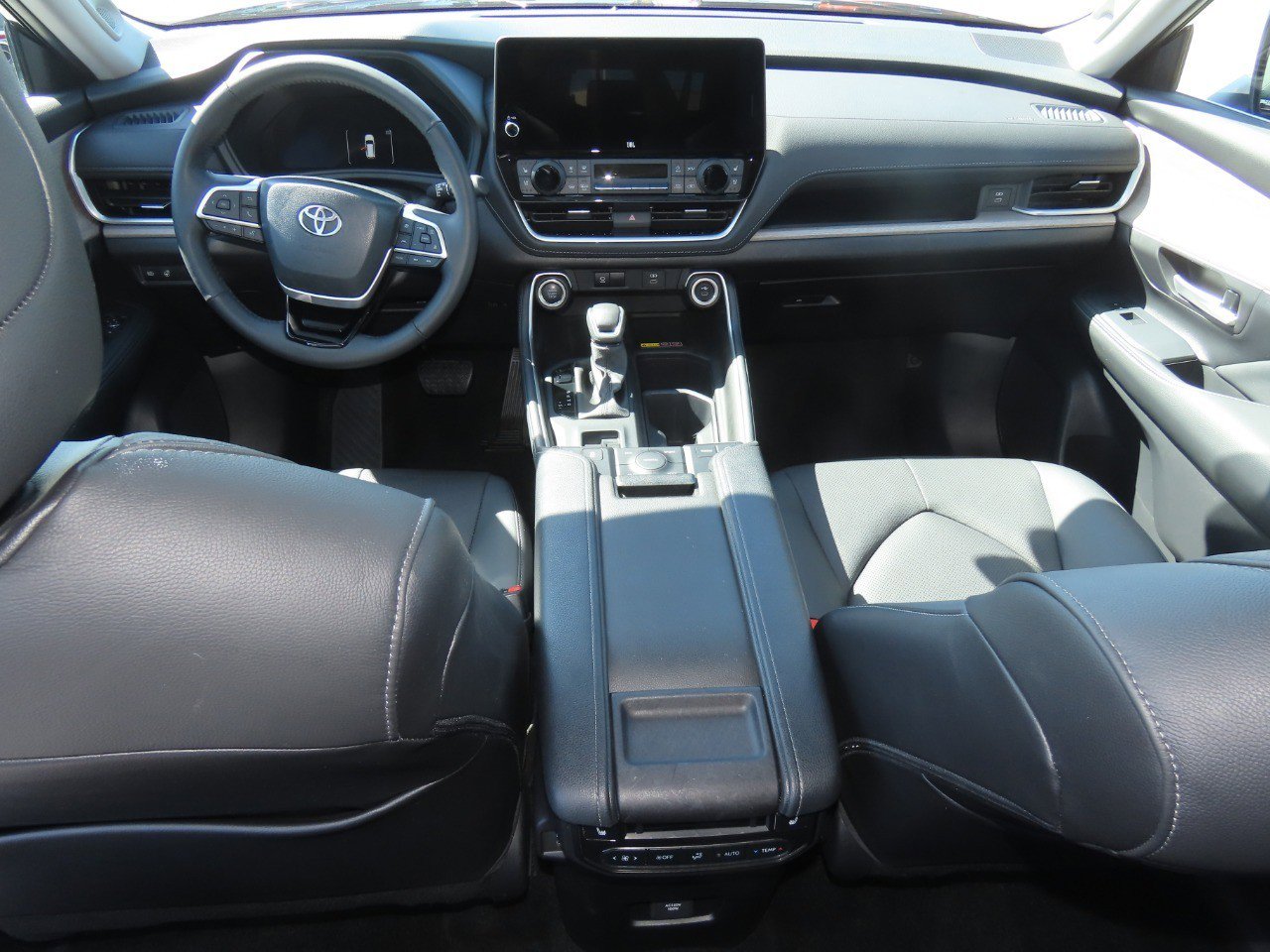 Used 2025 Toyota Grand Highlander AWD image 23