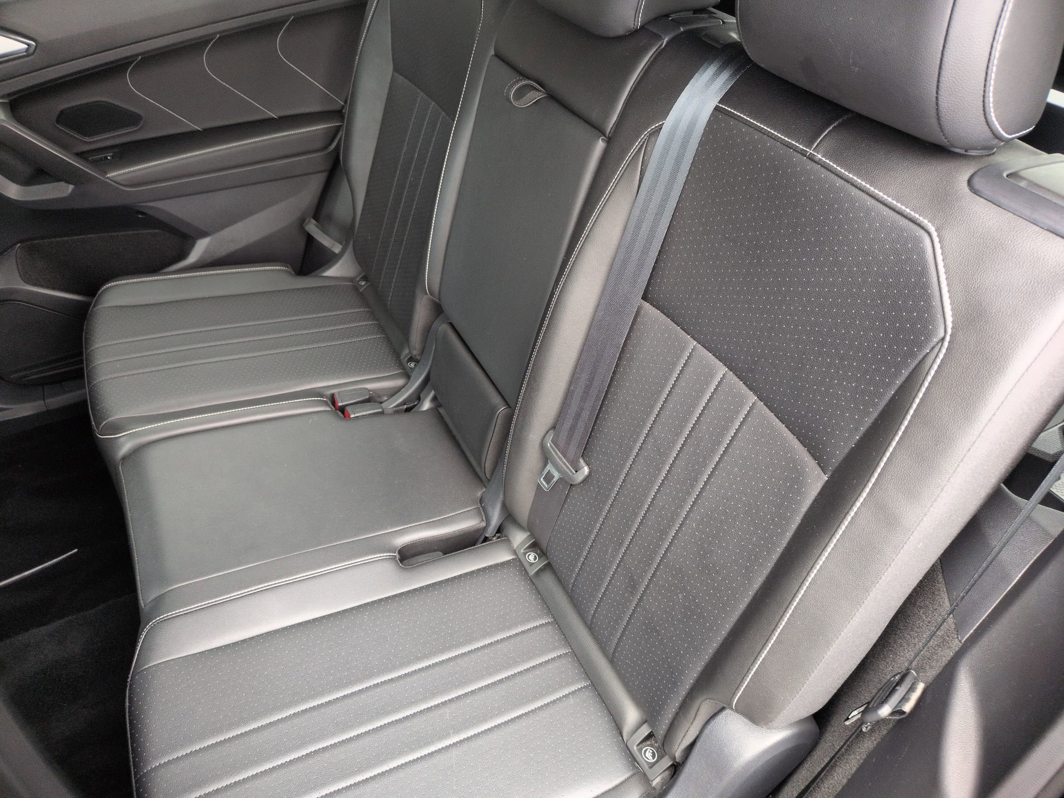 Used 2023 Volkswagen Tiguan SE R-Line FWD image 29