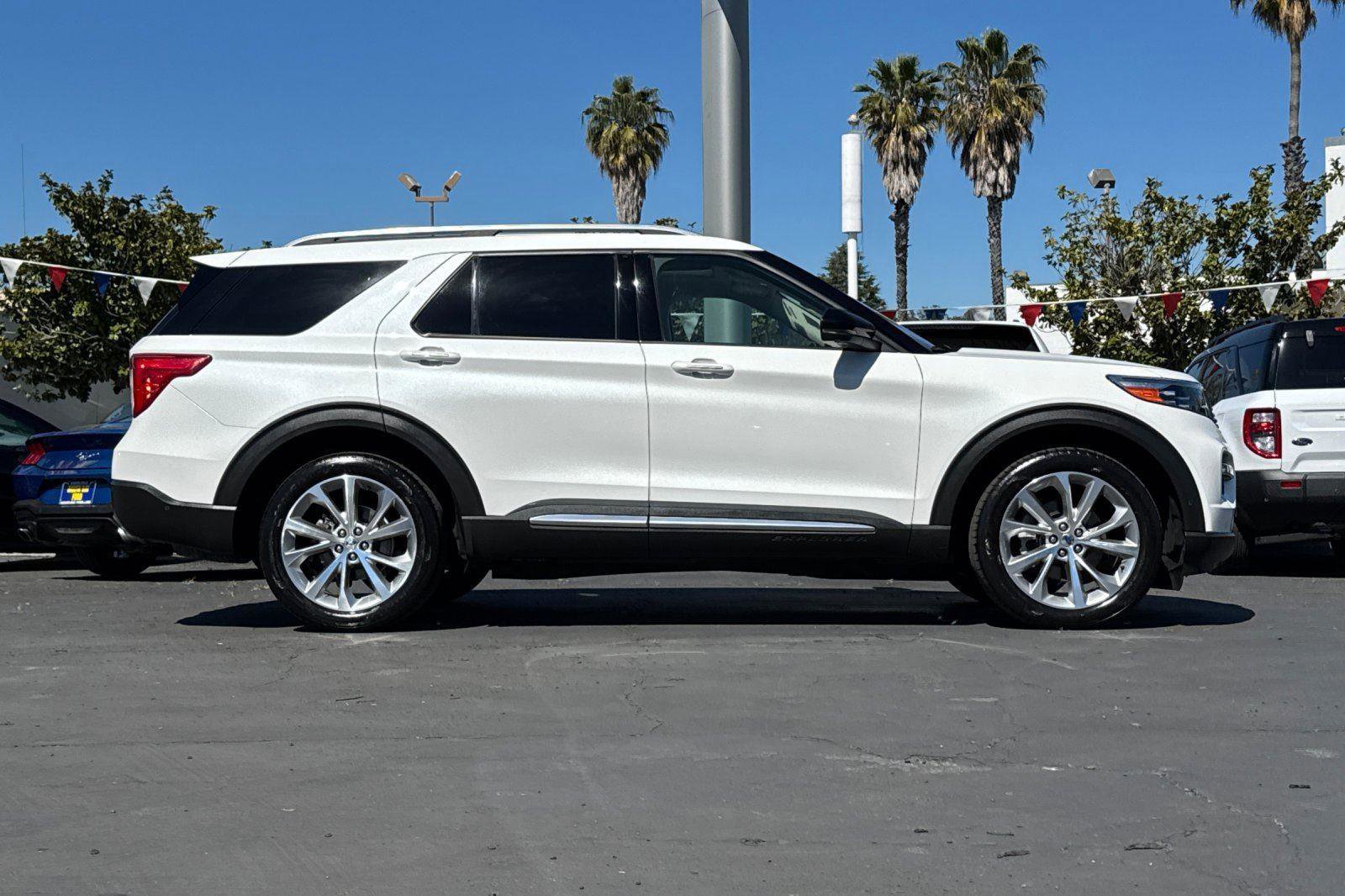 Certified 2021 Ford Explorer Platinum w/ Equipment Group 601A image 6