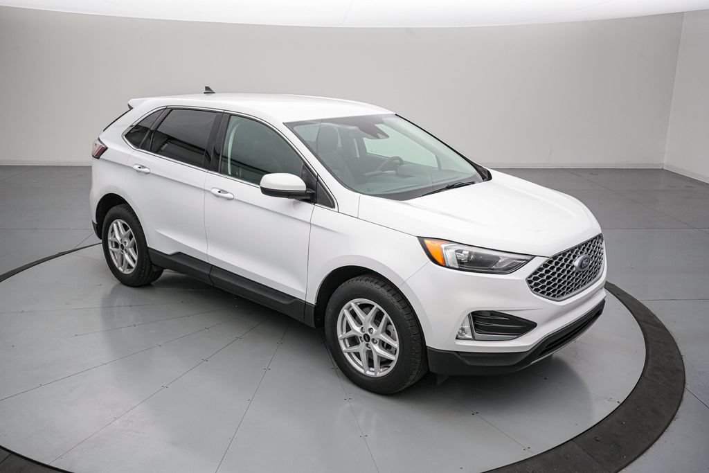 Certified 2023 Ford Edge SEL w/ Convenience Package AWD/4WD image 2