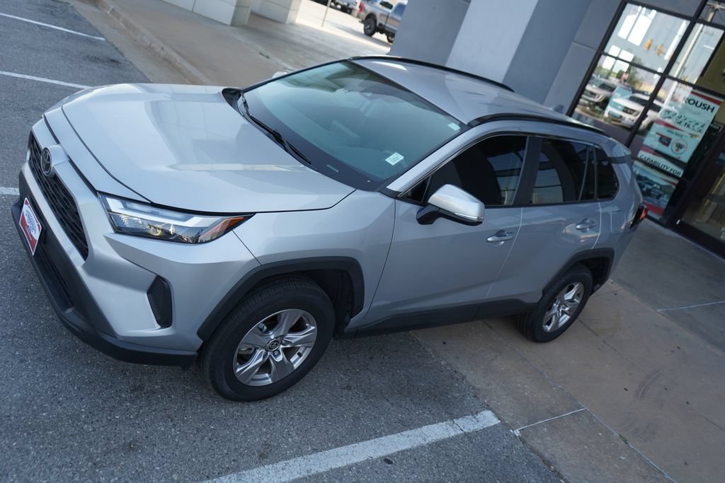Used 2025 Toyota RAV4 XLE AWD/4WD image 13