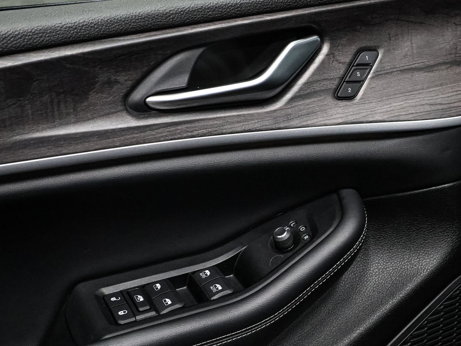 Used 2023 Jeep Grand Cherokee Limited AWD/4WD image 20