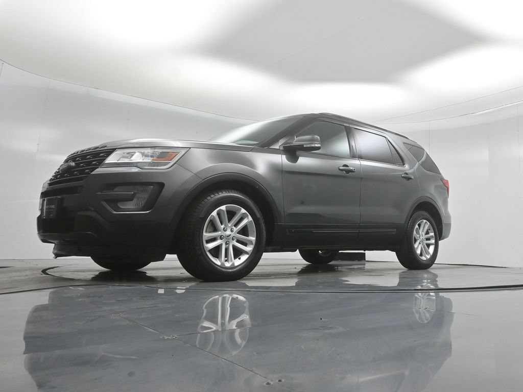 Certified 2017 Ford Explorer XLT w/ Equipment Group 202A FWD image 45