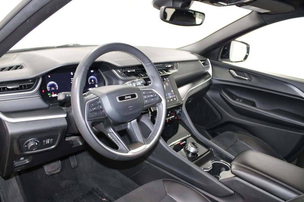 Used 2024 Jeep Grand Cherokee Altitude AWD/4WD image 24