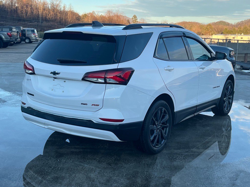 Used 2023 Chevrolet Equinox RS image 3