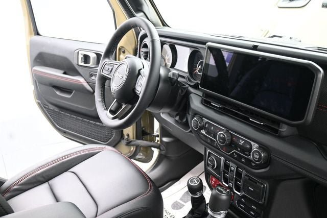 Used 2025 Jeep Wrangler Unlimited Rubicon w/ Safety Group AWD/4WD image 19